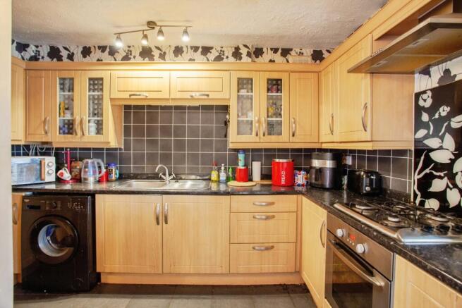 3 bed Semi-Detached for sale Image 8