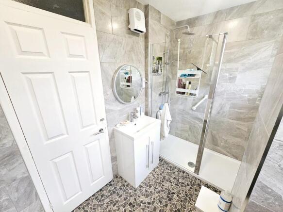 2 bed Flat for sale Image 11