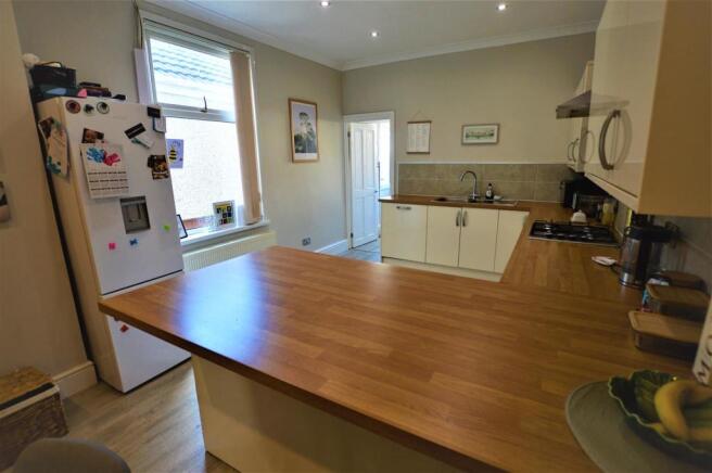 Kitchen2.JPG