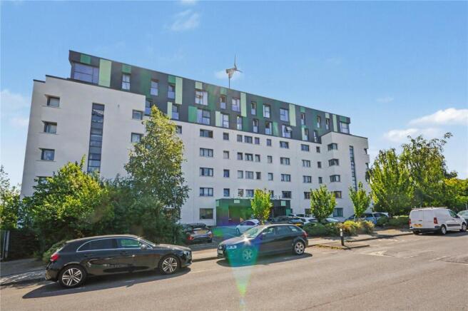 3 bed Apartment for sale Image 9