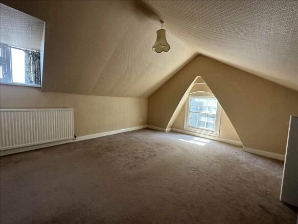 Bedroom (southside)