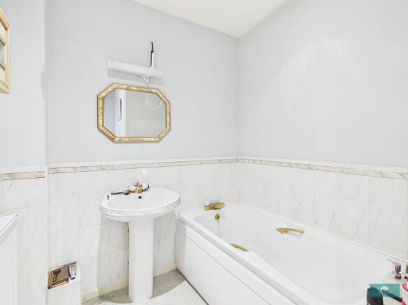 5 bed Detached for sale Image 7