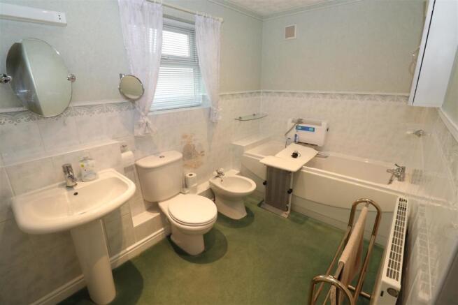 Bath / Shower Room / WC