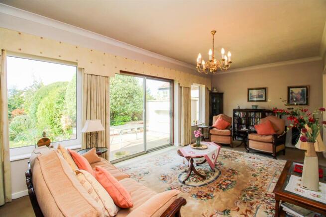 5 bed Detached for sale Image 9
