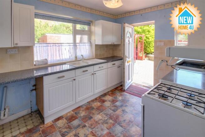 KITCHEN/DINING ROOM: