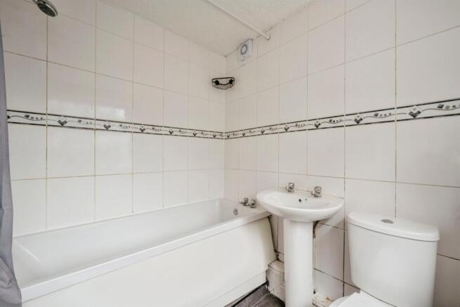 3 bed Terraced for sale Image 7