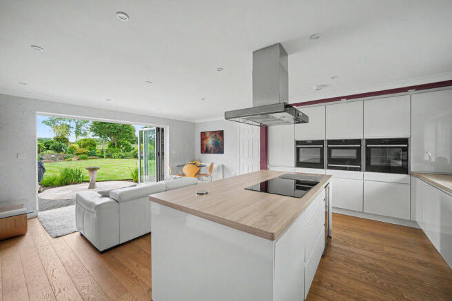 4 bed Detached for sale Image 4