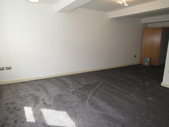 2 bed Apartment to rent Image 5