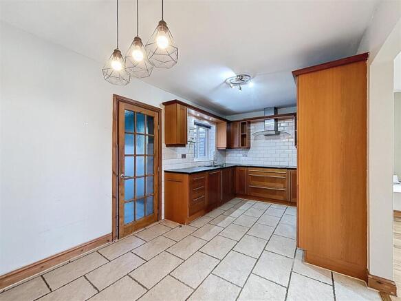 3 bed Terraced for sale Image 5