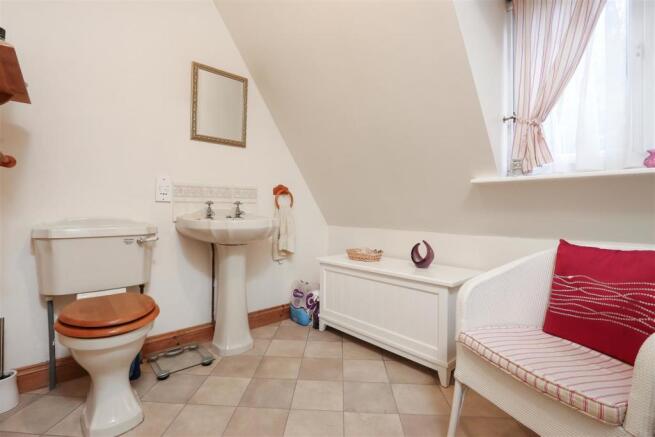 Bathroom2.jpg