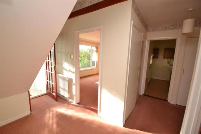 T-SHAPED HALLWAY