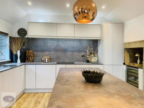 4 bed Detached for sale Image 8