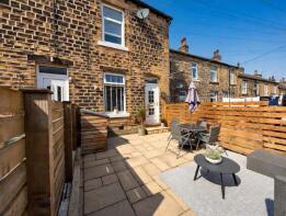 17, Ashfield Terrace, Greetland, Halifax HX4 8HZ