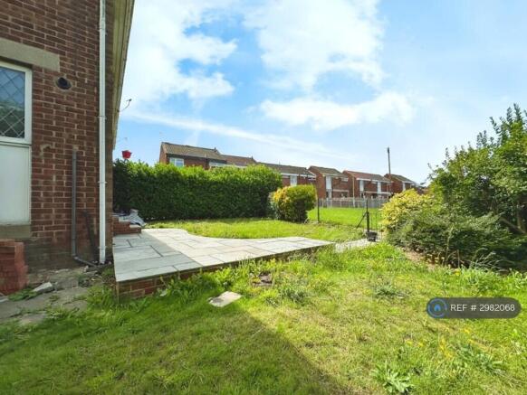 3 bed Semi-Detached to rent Image 2