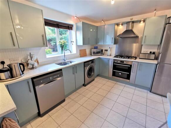 KITCHEN-BREAKFAST ROOM