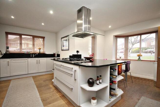KITCHEN/DINING ROOM