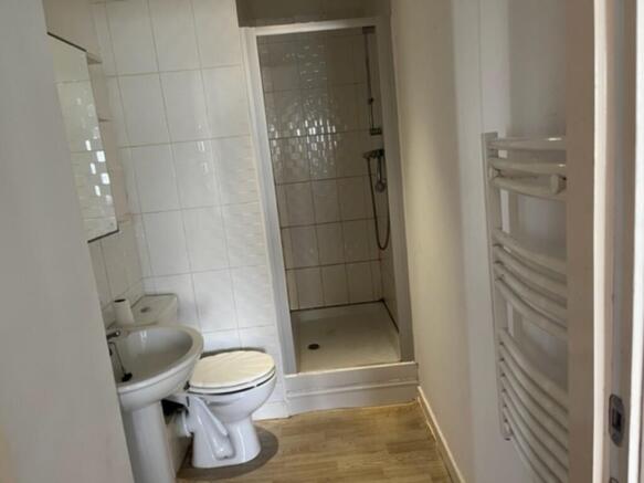 2 bed Apartment to rent Image 4