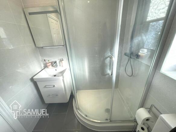 Ensuite 2.JPG