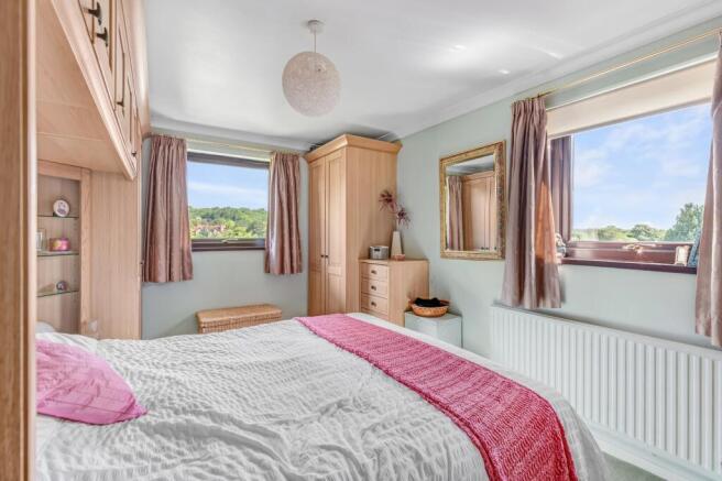 3 bed House for sale Image 10