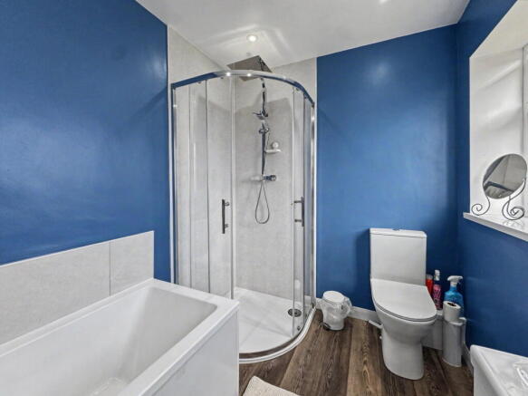 4 bed Detached for sale Image 12