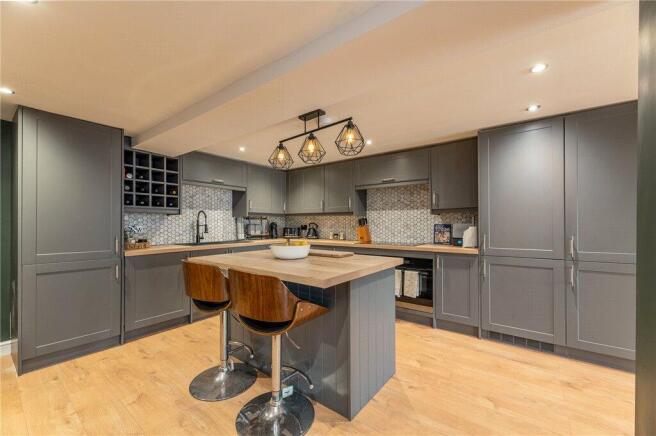 4 bed Semi-Detached for sale Image 2