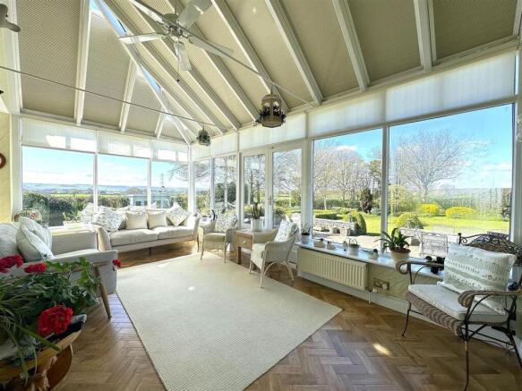 4 bed House for sale Image 4