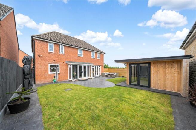 4 bed Detached for sale Image 8