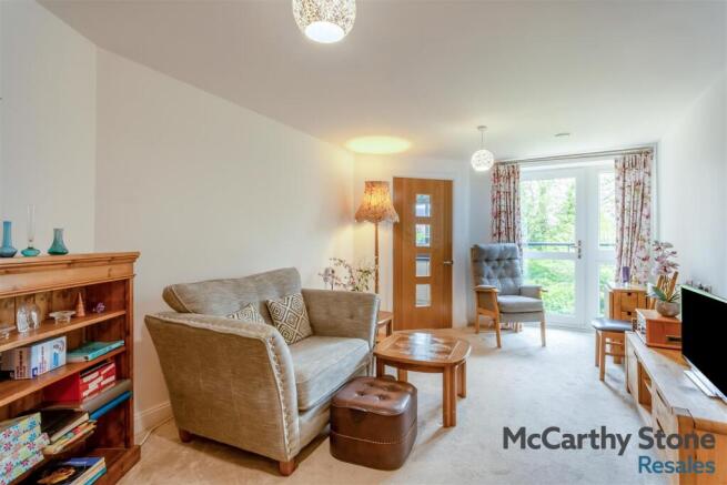 8693354-interior02.jpg