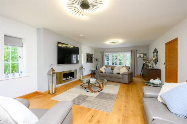 5 bed Detached for sale Image 5