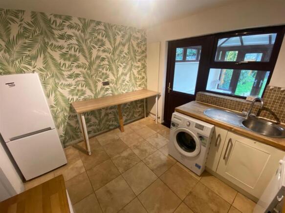 kitchen 2.jpg