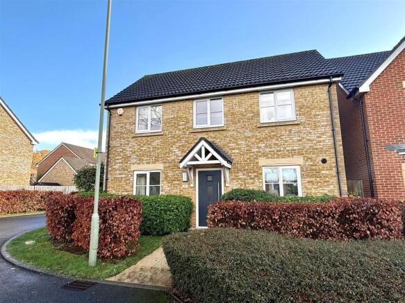 3-bed detached on Jellicoe Drive, Sarisbury Green, £450,000