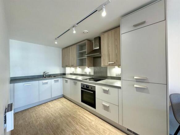 Kitchen pic 2.jpeg