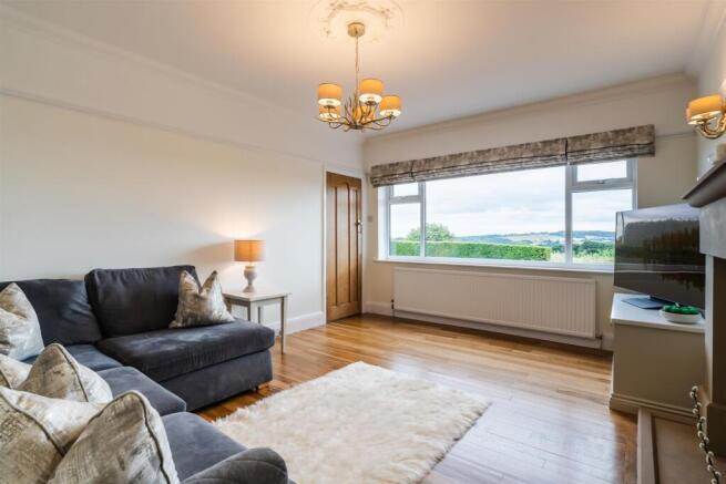 4 bed Detached for sale Image 8