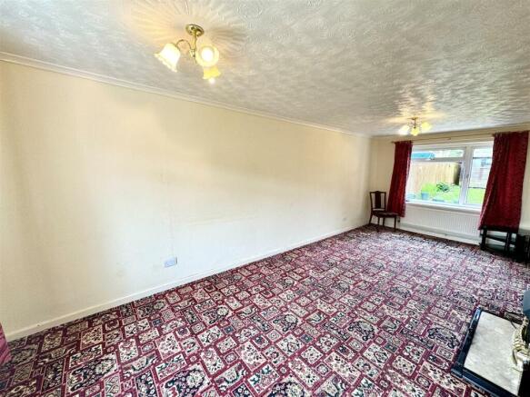 SITTING/DINING ROOM
