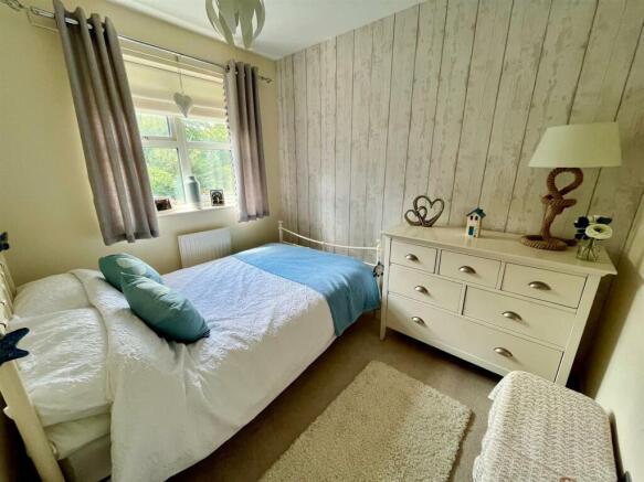 bed2.jpg