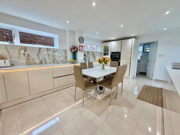 Kitchen...jpg