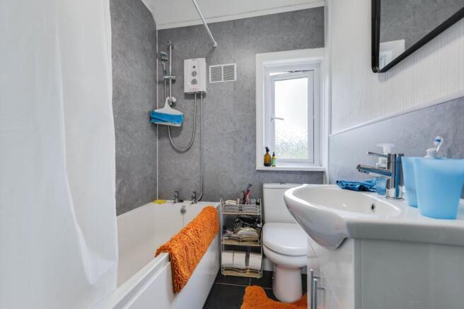 3 bed Semi-Detached for sale Image 12