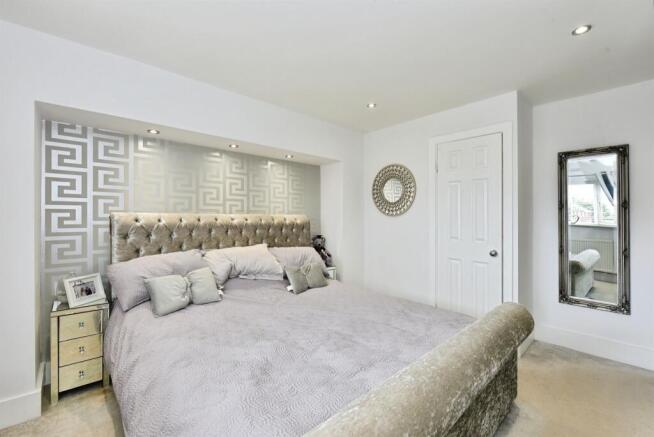 3 bed Semi-Detached for sale Image 8
