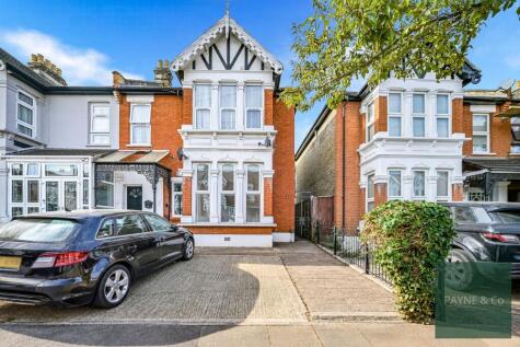 Warwick Gardens, Ilford, IG1