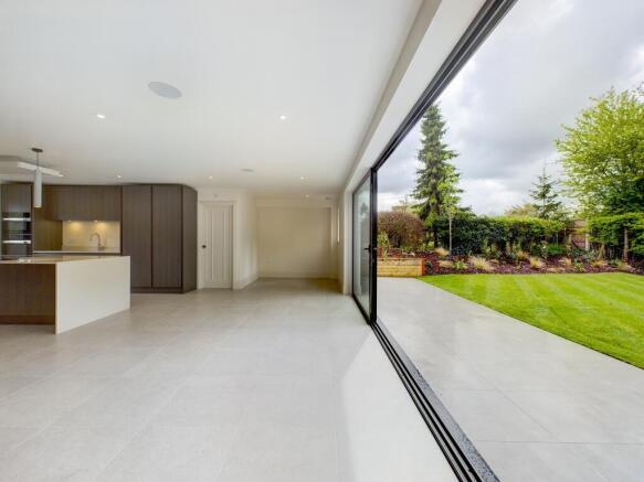 CAM02119G0-PR0011-STILL020