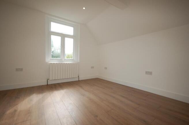 2-bedroom to rent in Palmers Green N13