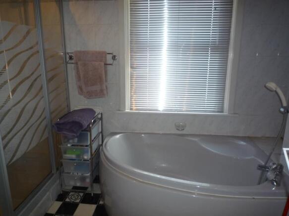 8b St James - bathroom