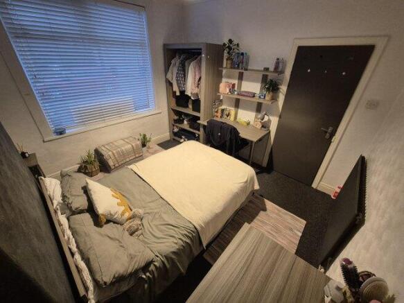 4 bed House Share to rent Image 5