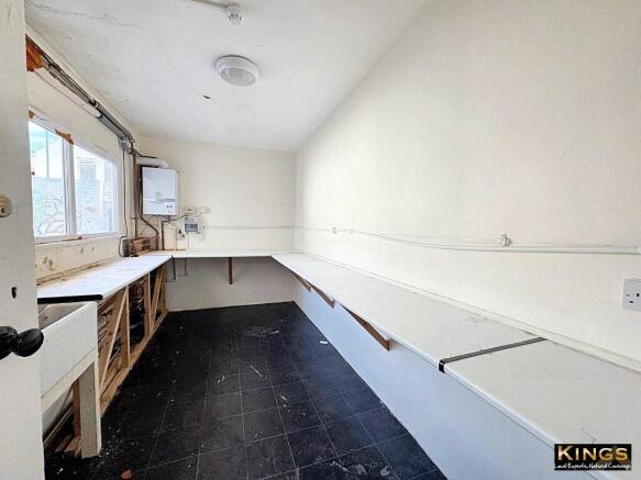 5 bed Town House for sale Image 8