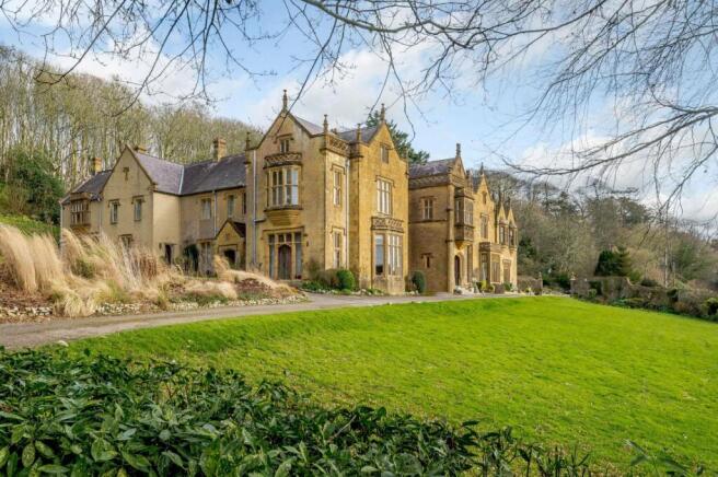5 The Manor