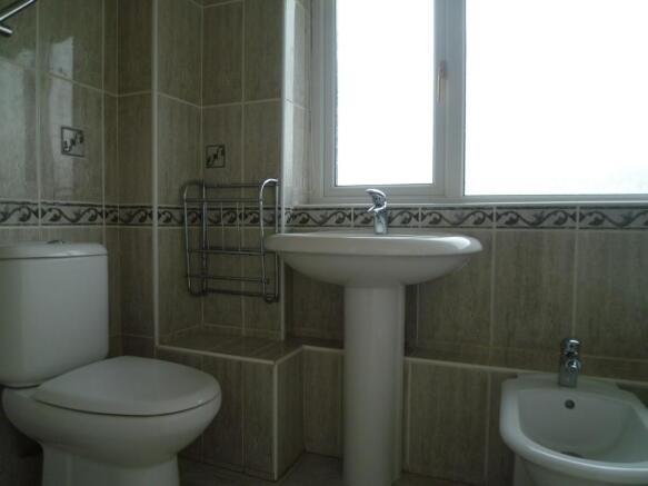MODERN BATHROOM