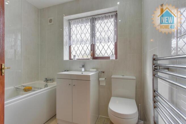 FAMILY BATHROOM: