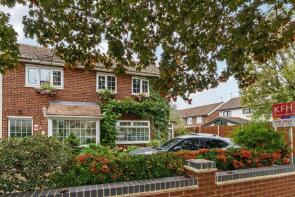 2, Farleigh Avenue, Hayes, Bromley BR2 7PP