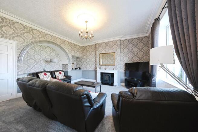 6 bed Detached for sale Image 5