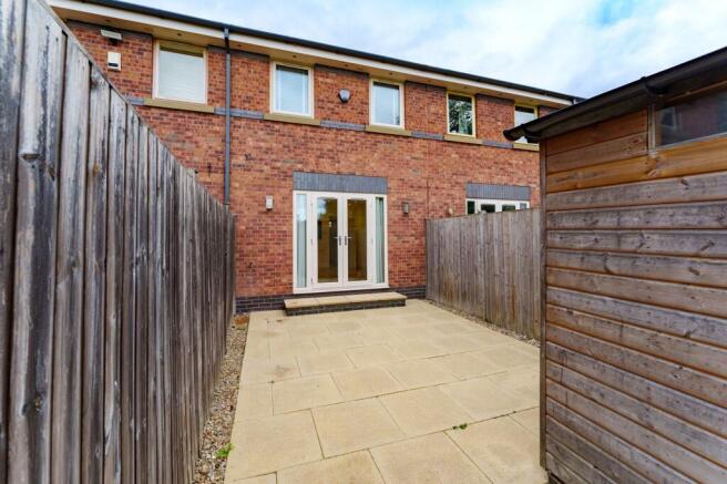 2 bed Terraced to rent Image 9